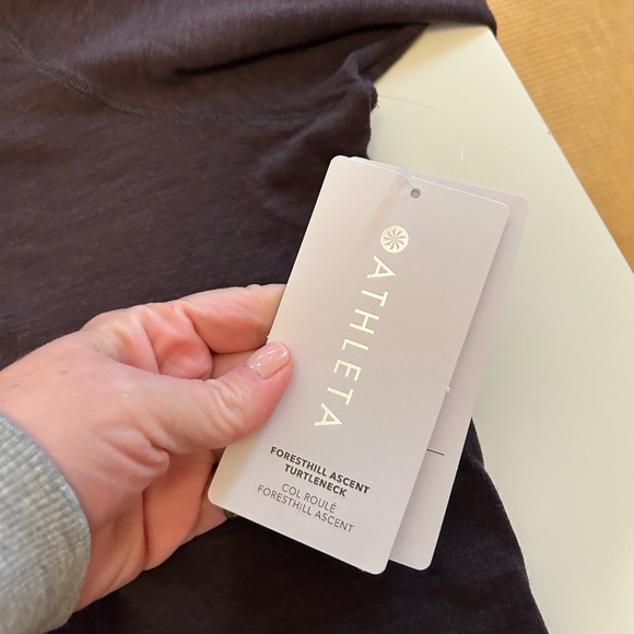 Athleta NWT Ascent Turtleneck - Picture 8 of 9